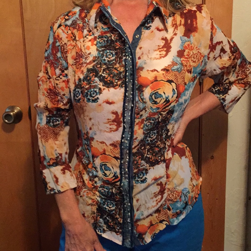 Top with front beading, light fabric, vivid colors